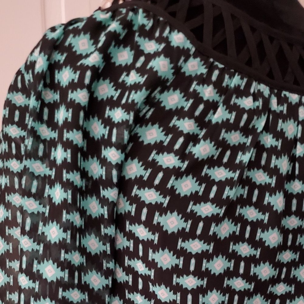 Seguin Heart Women medium 3/4 long sleeves 100% polyester. - Picture 6 of 15
